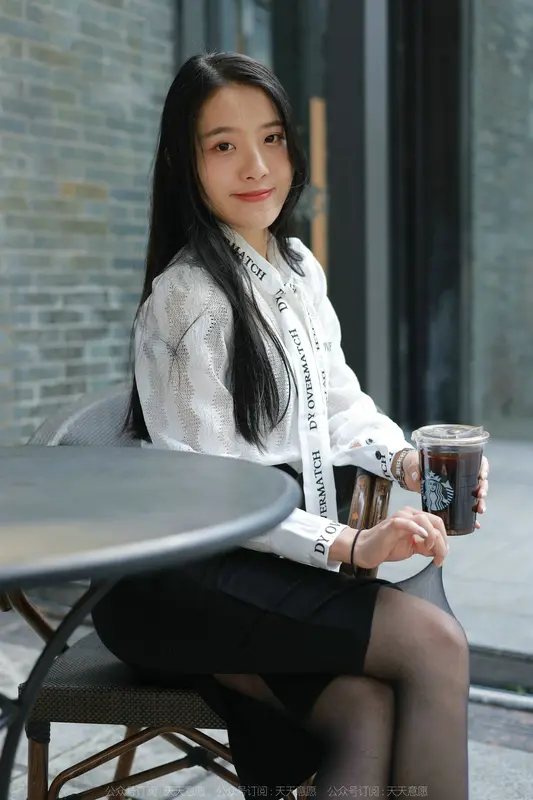 2022.02.11 丝享家1002:婉萍《性感OL窄裙》 - IESS